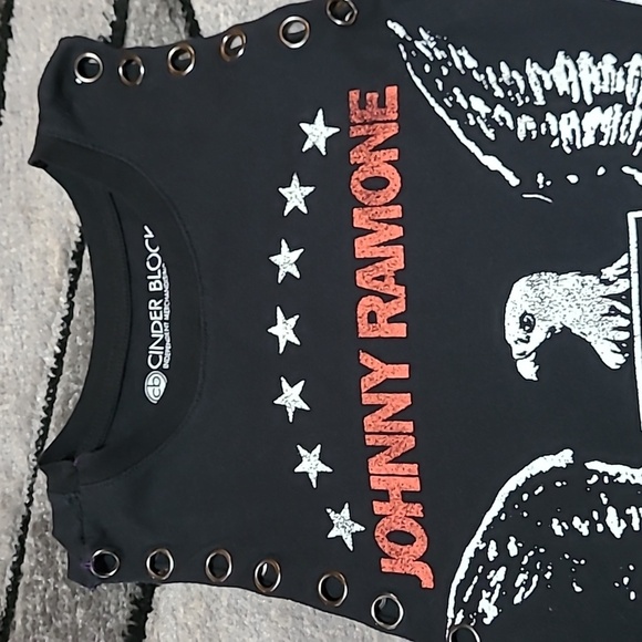 JOHNNY RAMONE RAW-EDGE SILVER GROMMETS GRAPHIC DESIGN TANK-TOP - Picture 2 of 9
